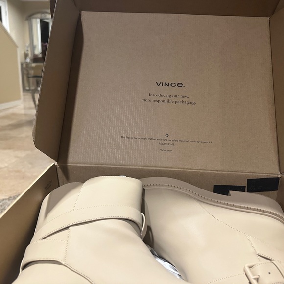 Vince boots NWOT in box gorgeous slip on above ankle Boots - Picture 2 of 6